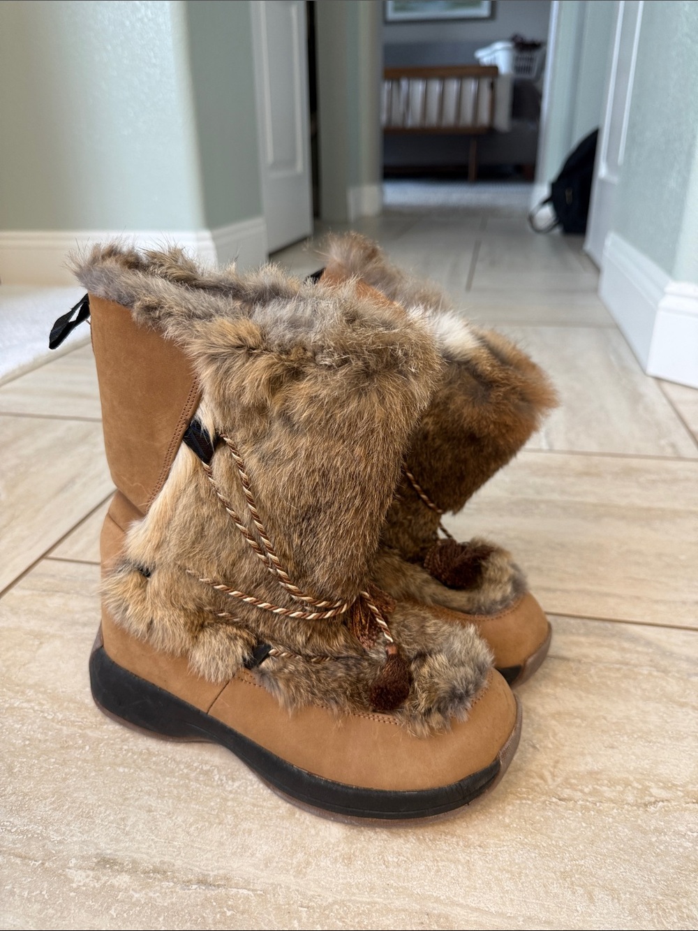 ULU Akna Rabbit Fur Leather Primaloft Boots 7